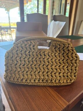 Handwoven Straw Clutch in Natural Tan